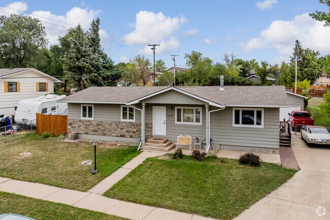 It's common to find homes with large front yards in West Rapid City.