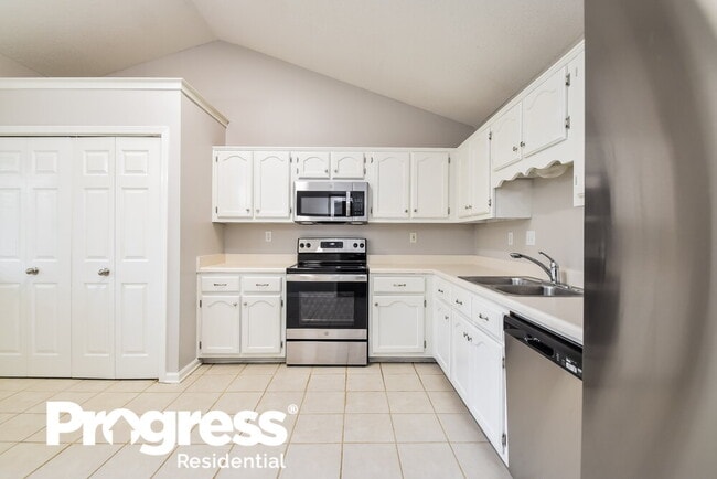 10712 Oak Cir N, Olive Branch, MS 38654 - photo 7