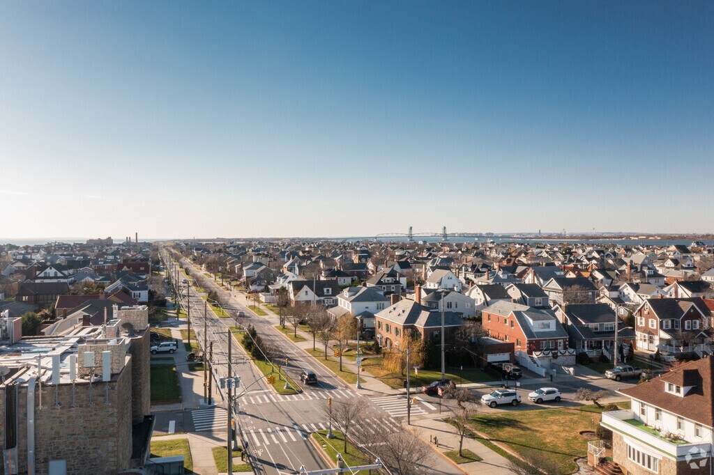 20434 9th Ave, Breezy Point, NY 11697