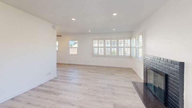 386 E 230th St, Carson, CA 90745 - photo 2