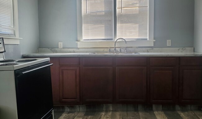 Eat-in Kitchen with Washer Dryer hookup