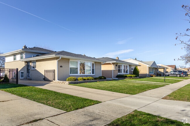 Split-levels and ranch homes are popular in Washington Park.