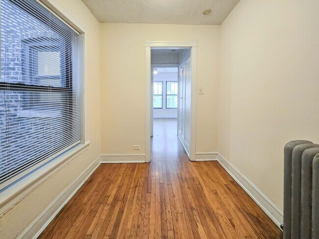 1620 W Sunnyside Ave unit 512-302, Chicago, IL 60640 - photo 7