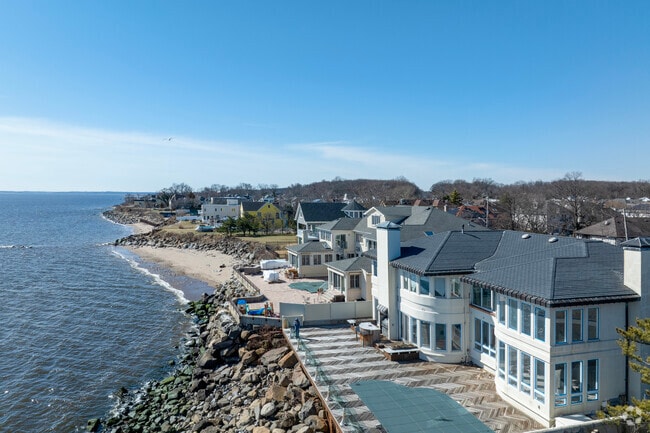 Annadale is a middle-class neighborhood on the South Shore of the borough of Staten Island.