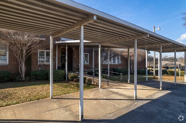 Entrance to the now closed Horizon High School in Decatur Alabama.