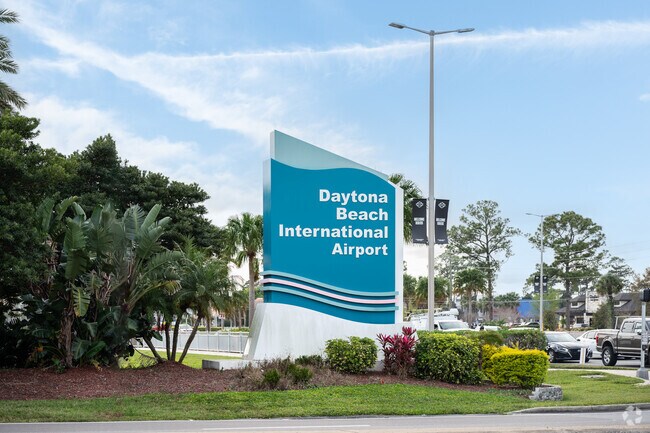 Countryside has easy access to the Daytona Beach International Airport.