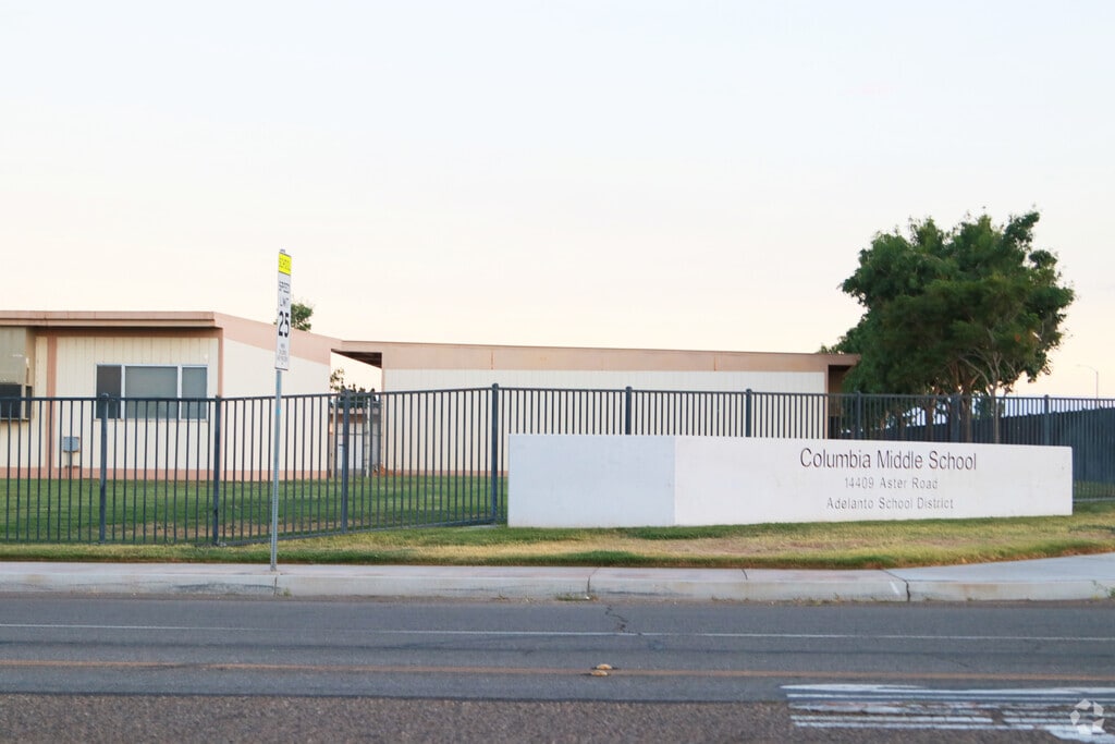 Columbia Middle School provides education in the neighborhood of 
Mesa Linda