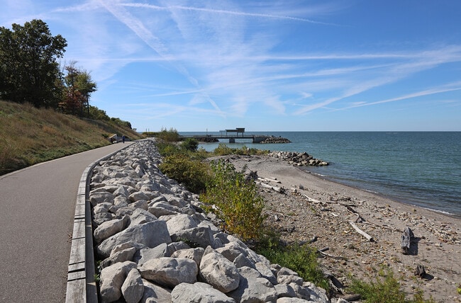 Water'sEdge-LakefrontTrail2024