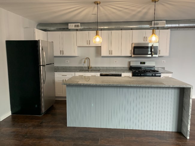 2945 W Peterson Ave unit 200, Chicago, IL 60659 - photo 2