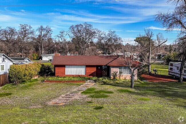 It's common to find homes with large yards in Clearlake.