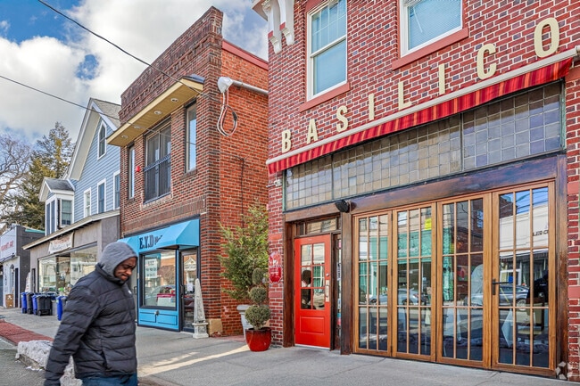 Basilico deliveres refined italian fare close to the Papermill Playhouse in Millburn, NJ.