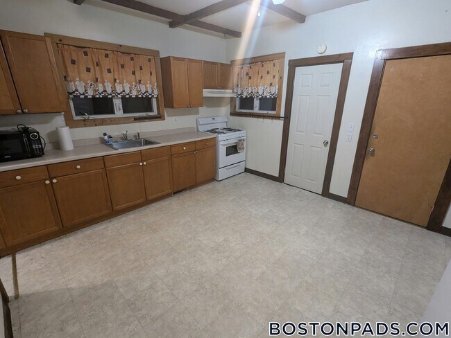 214 Washington St unit 1, Malden, MA 02148 - photo 3