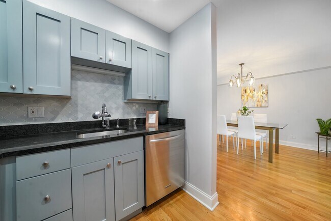 2131 N Larrabee St unit 6203, Chicago, IL 60614 - photo 4