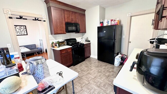 17 Antwerp St unit 1, Brighton, MA 02135 - photo 4