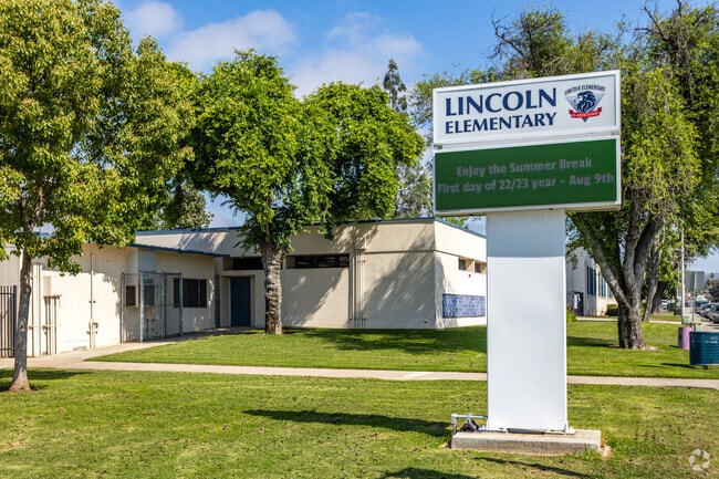 The sign of the Lincoln Elementary School in Central Escondido.