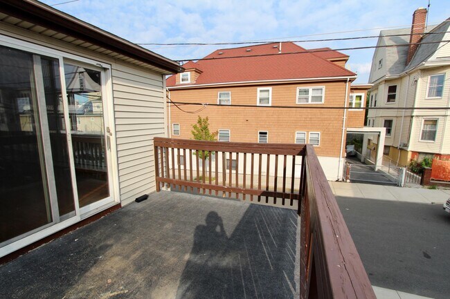 627 Beach St unit 2R, Revere, MA 02151 - photo 6