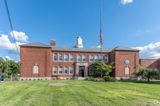 Montgomery Elementary School receives a B rating from Niche.