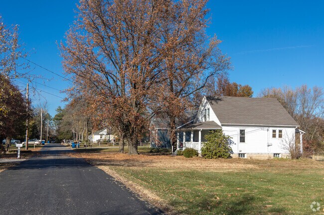 Grover has streets with a mixture of older cottages and ranch homes.