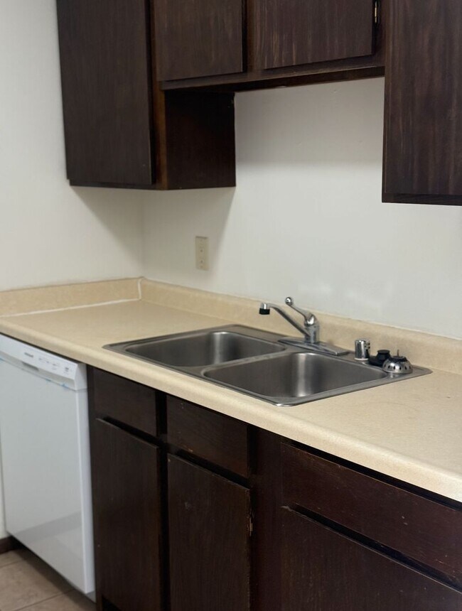 Dale Street Apartments, McFarland, WI 53558 - photo 7