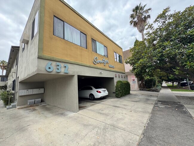 600 N Sweetzer Ave unit 6, Los Angeles, CA 90048 - photo 2