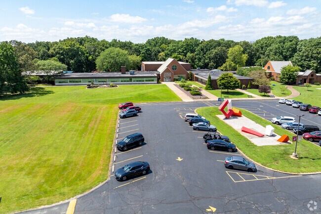 The student population of Evansville Day School is 253.