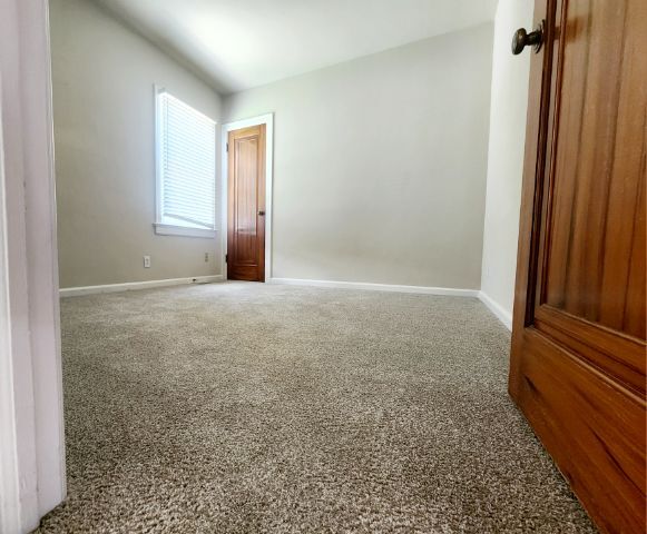 1123 N 26th St unit 1123.5 N 26th St, Billings, MT 59101 - photo 5