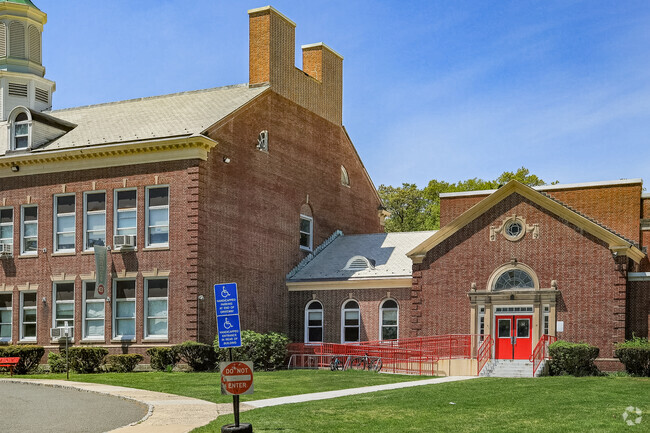 Edgemont School inspires a strong sense of community in the neighborhood.