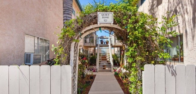 Carlton Ridge *1st Month Free OAC*, Santee, CA 92071 - photo 4