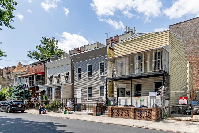 Smaller multifamily townhouse homes make up much of the Mount Eden neighborhood.