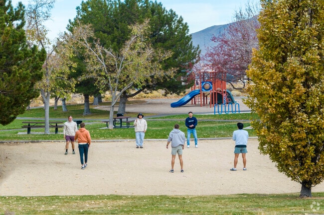 Virginia Foothills has an abundance of pristine parks for group meetups.