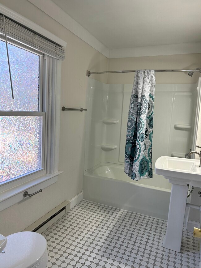 1425 3rd Ave S unit Main Floor, Fargo, ND 58103 - photo 4