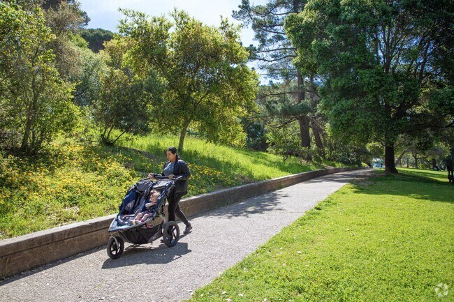 There are many families in the Reservoir Hill area thanks to good schools, parks, and amenities.