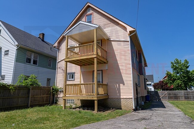 3633 E 153rd St unit Upper Unit, Cleveland, OH 44120 - photo 3