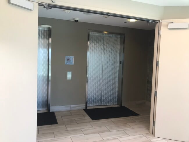 Entry to up top floor amenities