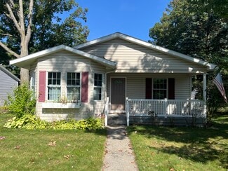 214 W Sixteenth St, Traverse City, MI 49684