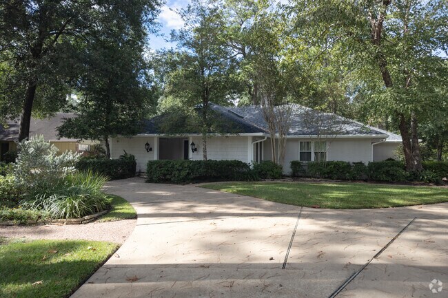 Ranch-style homes in Hilshire Village sit on picturesque properties.