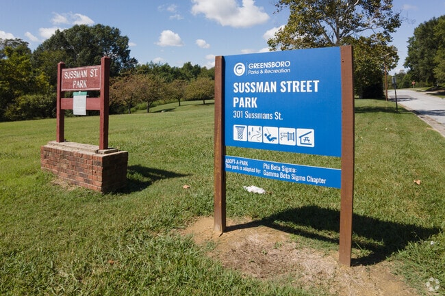 The plaque at the entrance to Sussman street park in Oakgrove