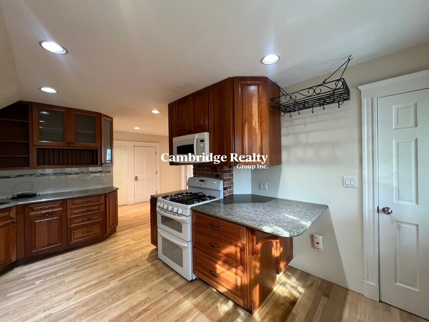 50 White St unit 3, Somerville, MA 02144 - photo 1