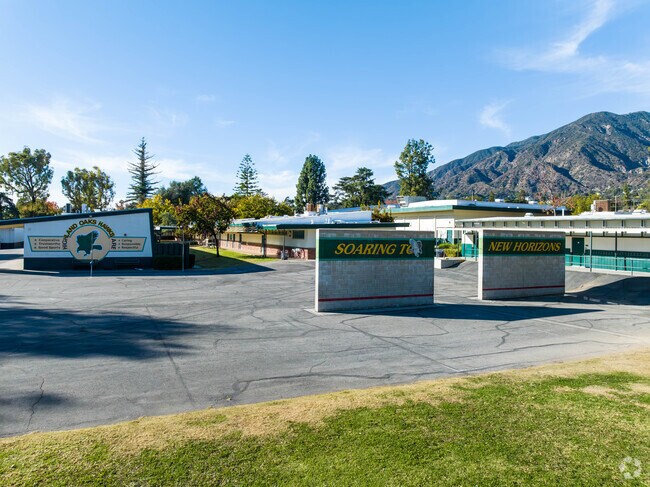 Highland Oaks Elementary School has a well maintained school campus.