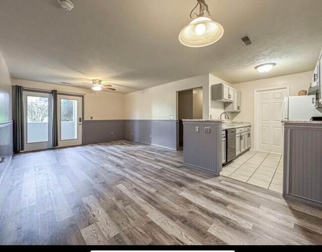 648 Friars Ln unit 2, Florence, KY 41042 - photo 4