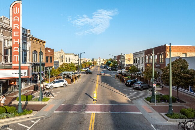 Downtown Manhattan is an exciting entertainment district with museums, restaurants & shopping.