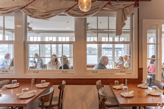 Numerous seating options are available at Rowayton Seafood in Brookside.
