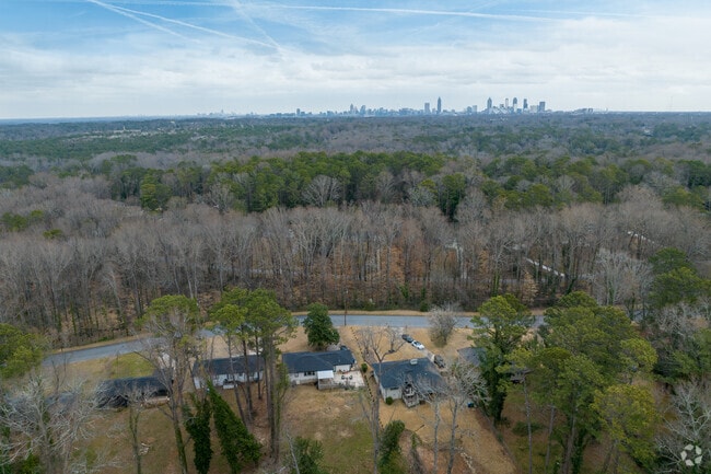 Beecher Hills is located southwest of Downtown and Midtown Atlanta.