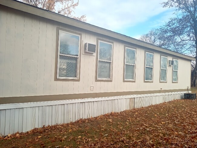 777 E Yerby St, Marshall, MO 65340 - photo 3