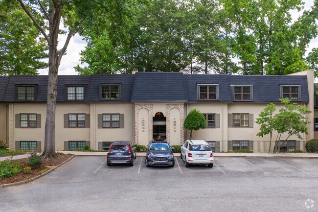 Cross Creek multifamily housing options offer resort-style living to residents.