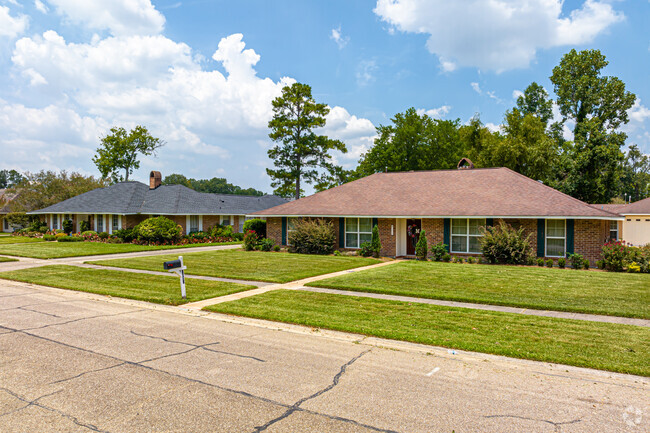 A row of ranch style homes sit along a side street in Bocage.