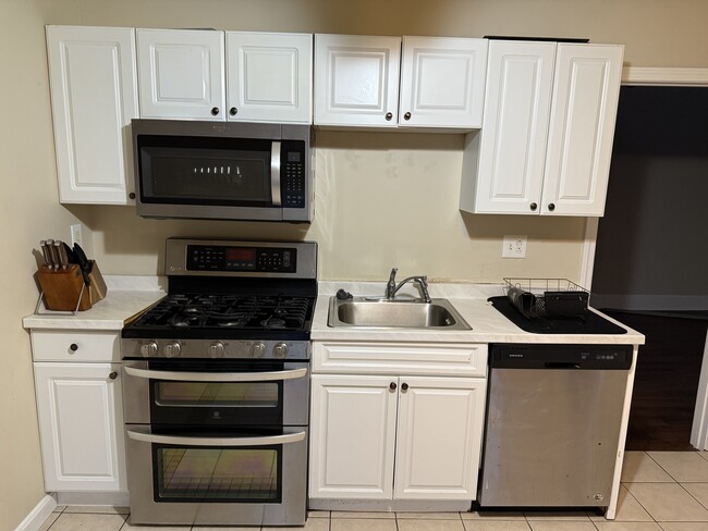 56 Parker St unit 1, Attleboro, MA 02703 - photo 2