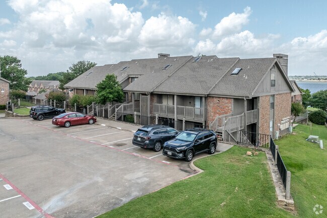 Signal Ridge Condos are the main home style within Harbor District.