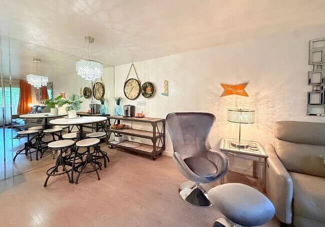 680 N Ashurst Ct unit 207, Palm Springs, CA 92262 - photo 3