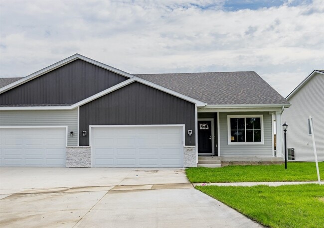 6557 NE 11th Ct, Des Moines, IA 50313 - photo 2